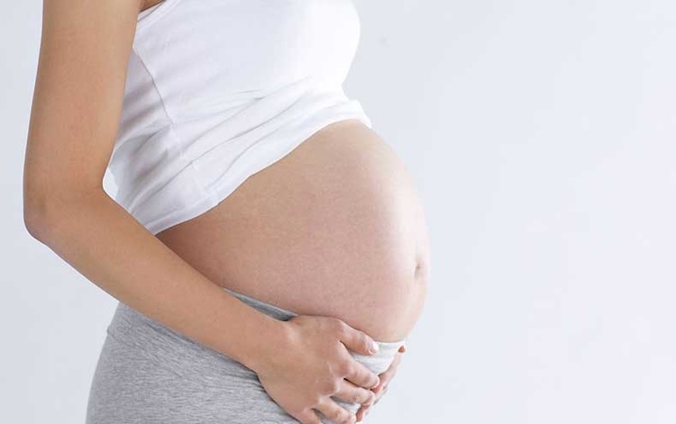 Phụ nữ mang thai dưới 3 tháng không nên ăn hạt điều